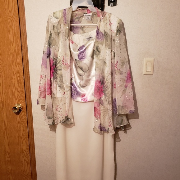 Dress - Picture 1 of 4